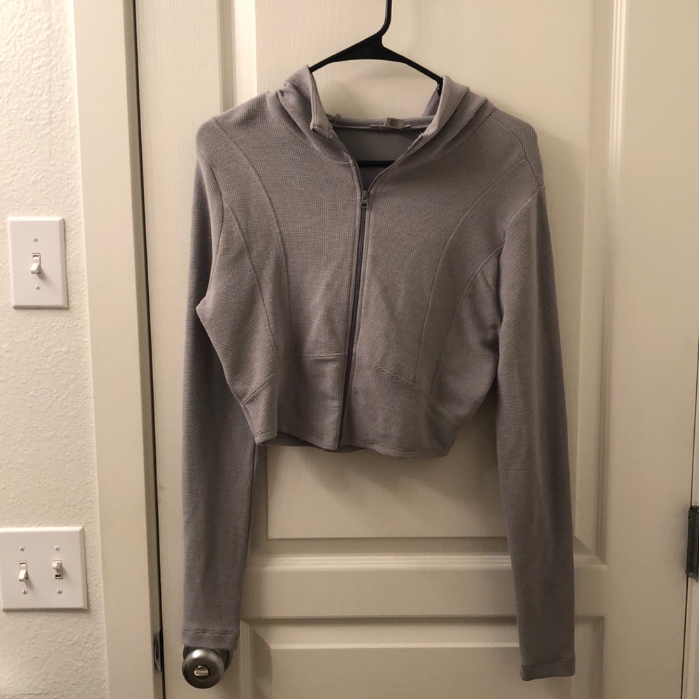 Gray forever 21 waffle athletic cropped sweatshirt. Never worn. Size large.